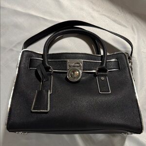 Michael Kors Elegant Black Handbag